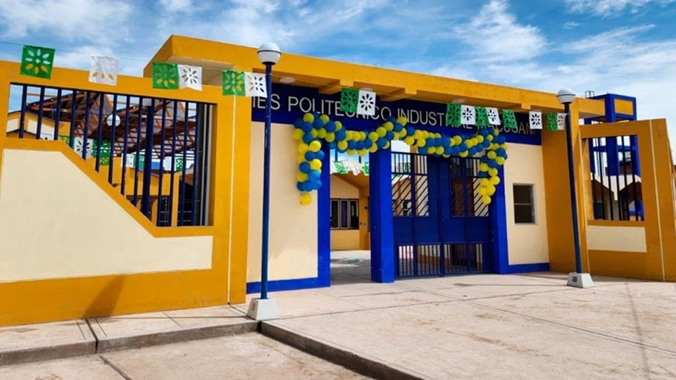 Colegio POLITÉCNICO INDUSTRIAL - Macusani
