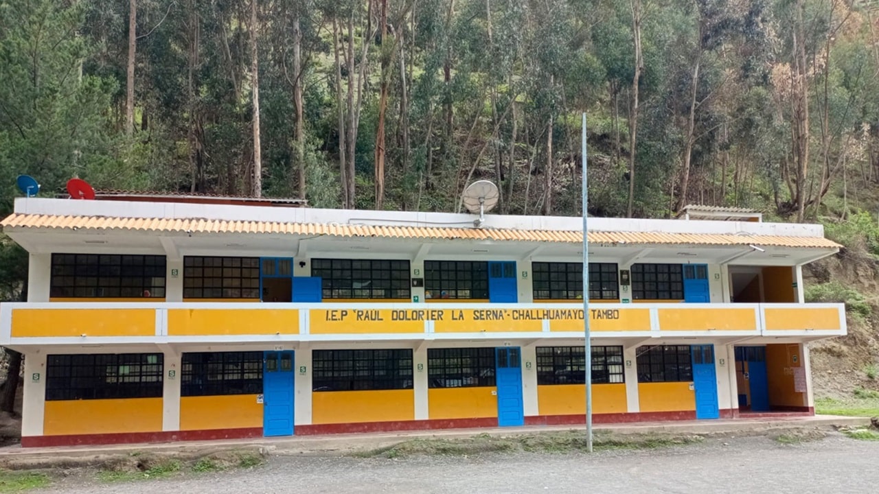 Colegio RAUL DOLORIER LA SERNA - Challhuamayo