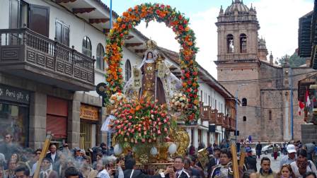 Festividad de la Virgen del Carmen en Paucartambo (Cusco)